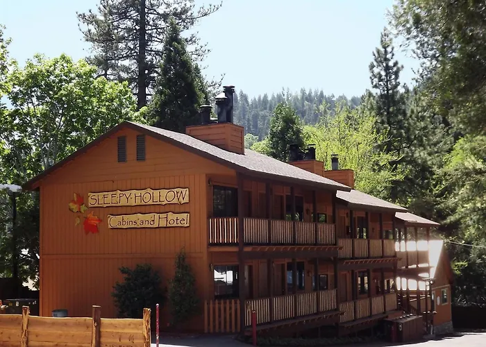 Sleepy Hollow Cabins & Hotel